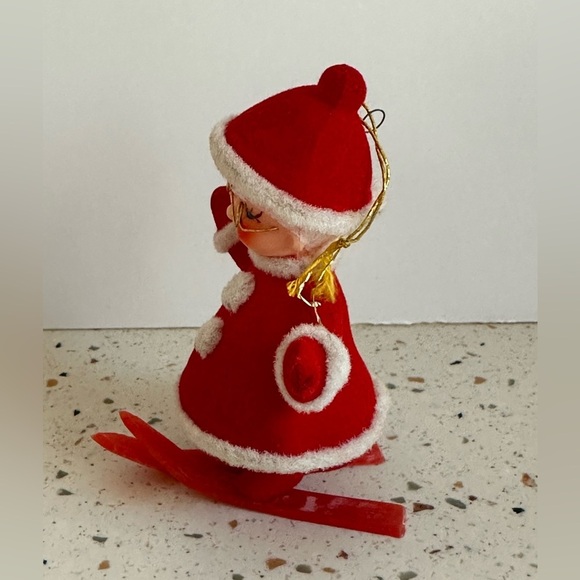 Vintage Christmas Flocked Santa Clause & Mrs. Clause Plastic Figurines Set of 2 - Picture 9 of 11